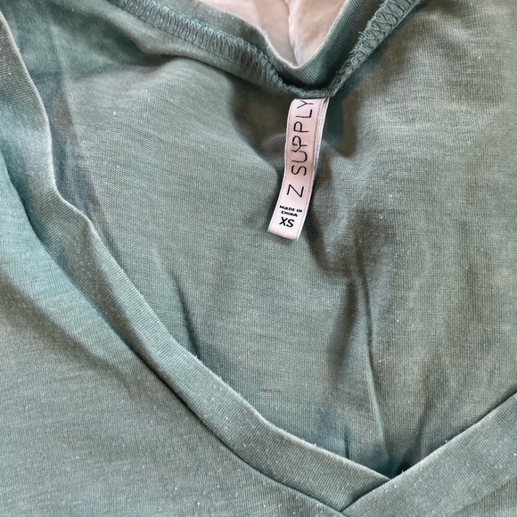 Z Supply women’s, bundle 4 tees, and one tank. - Picture 11 of 13
